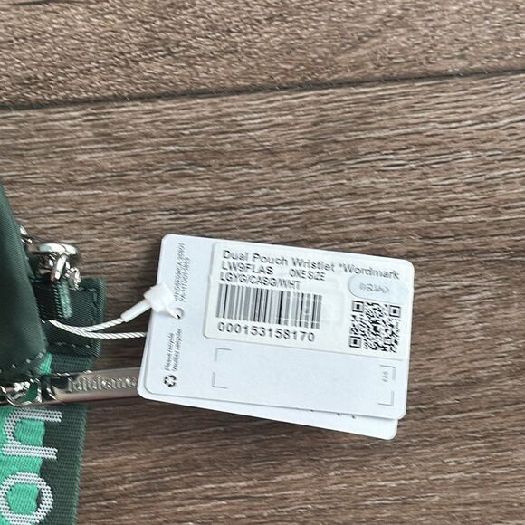 Lululemon Dual Pouch Wristlet Wordmark Legacy Green/Cascadia Green/White NWT - Picture 4 of 5